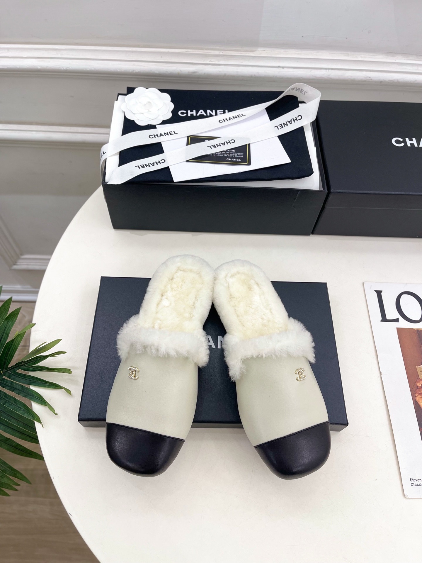 샤넬 25 신상 클래식 퍼 세미슬리퍼