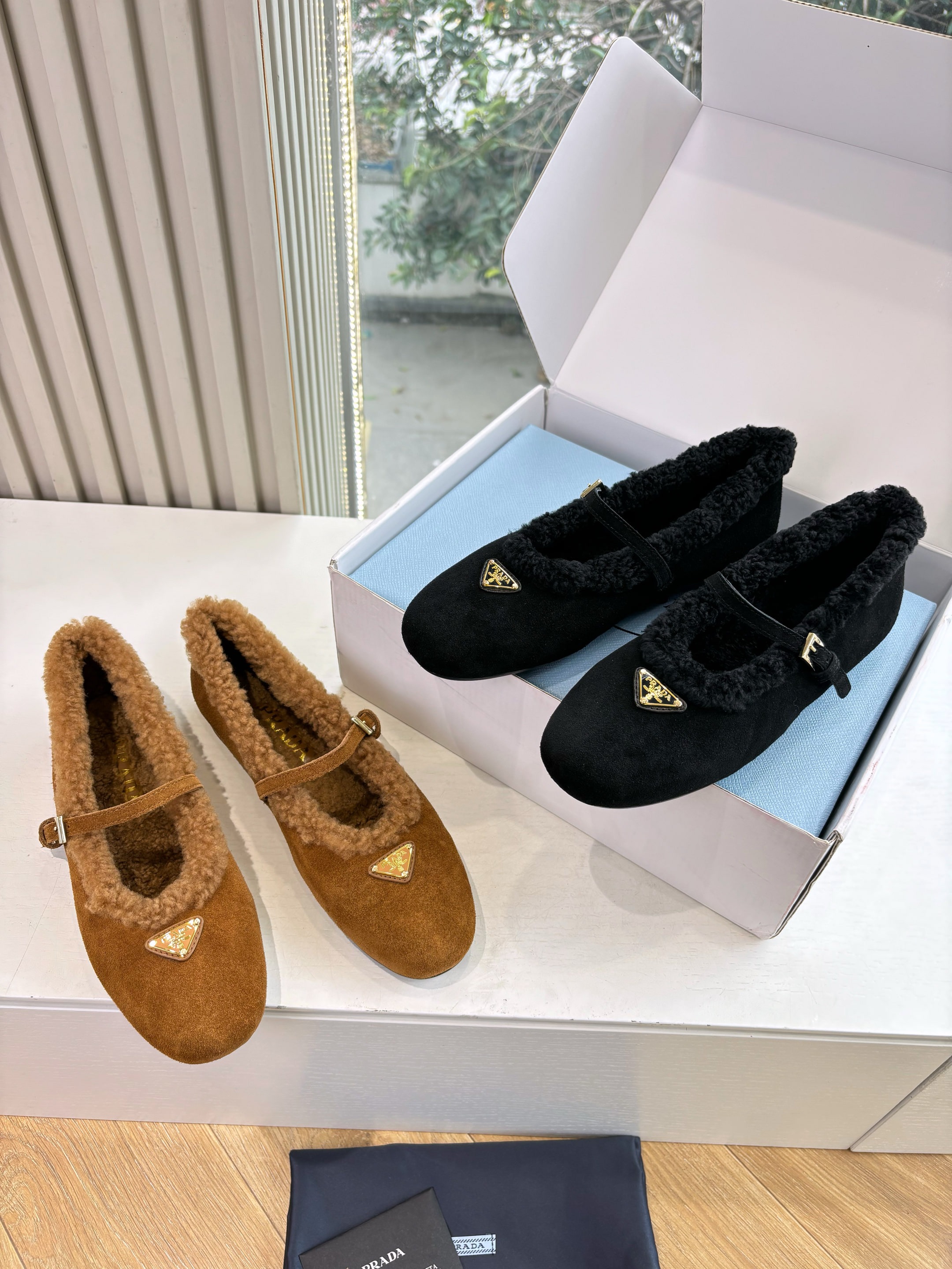 프라다 25 신상 메리제인 로퍼 단화