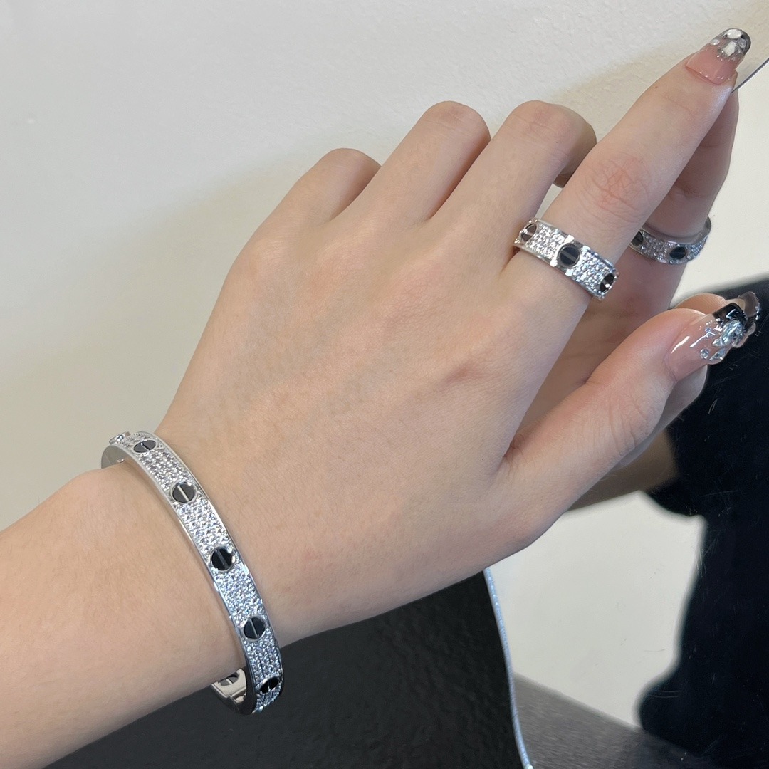 까르띠에 블랙 러브 브레이슬릿