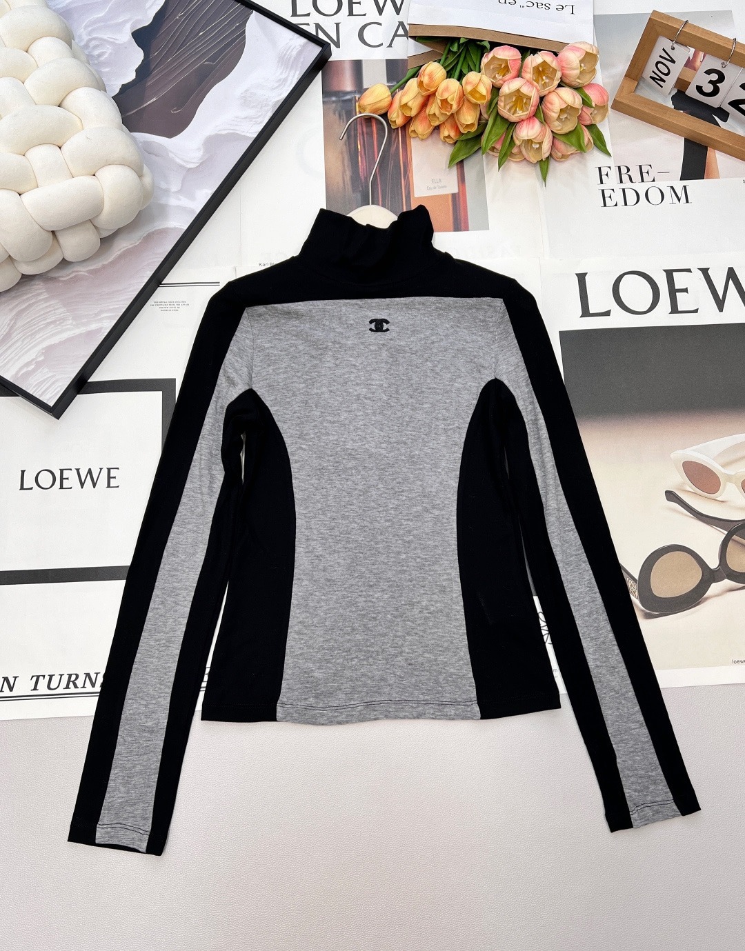 샤넬 2025 신상 배색 로고 터틀넥