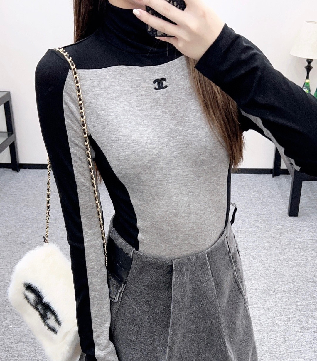 샤넬 2025 신상 배색 로고 터틀넥