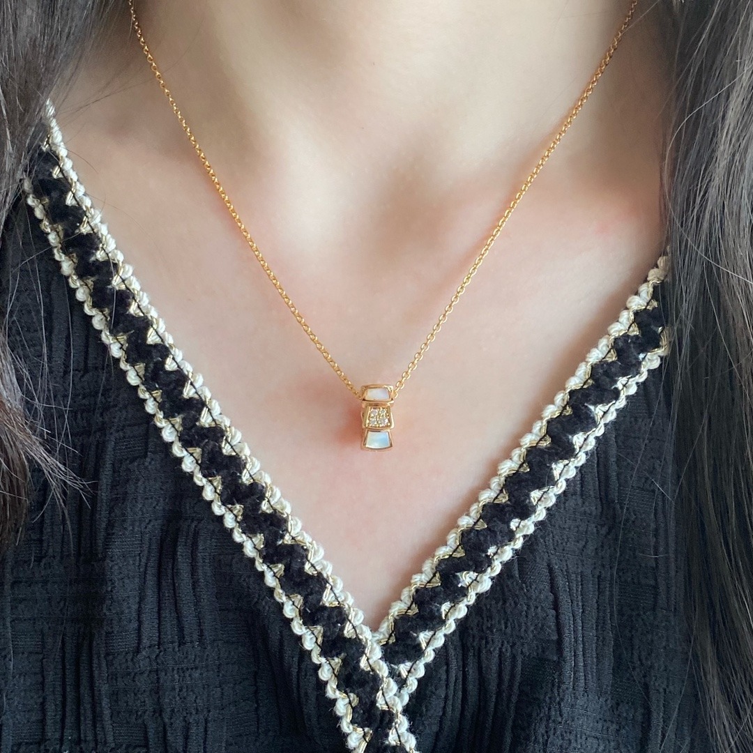 불가리 세르펜티 네크리크 목걸이