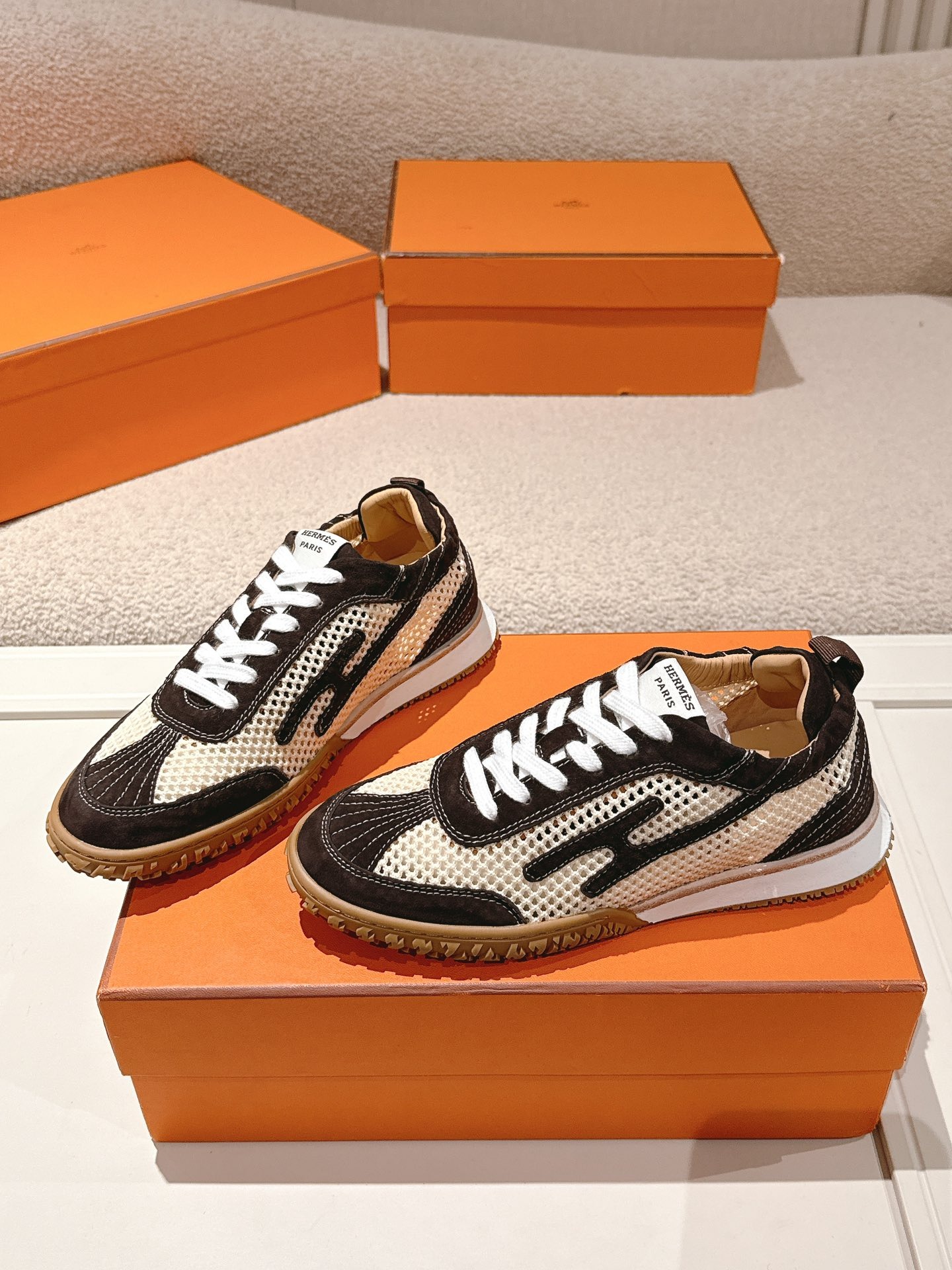 에르메스 스웨이드 스니커즈