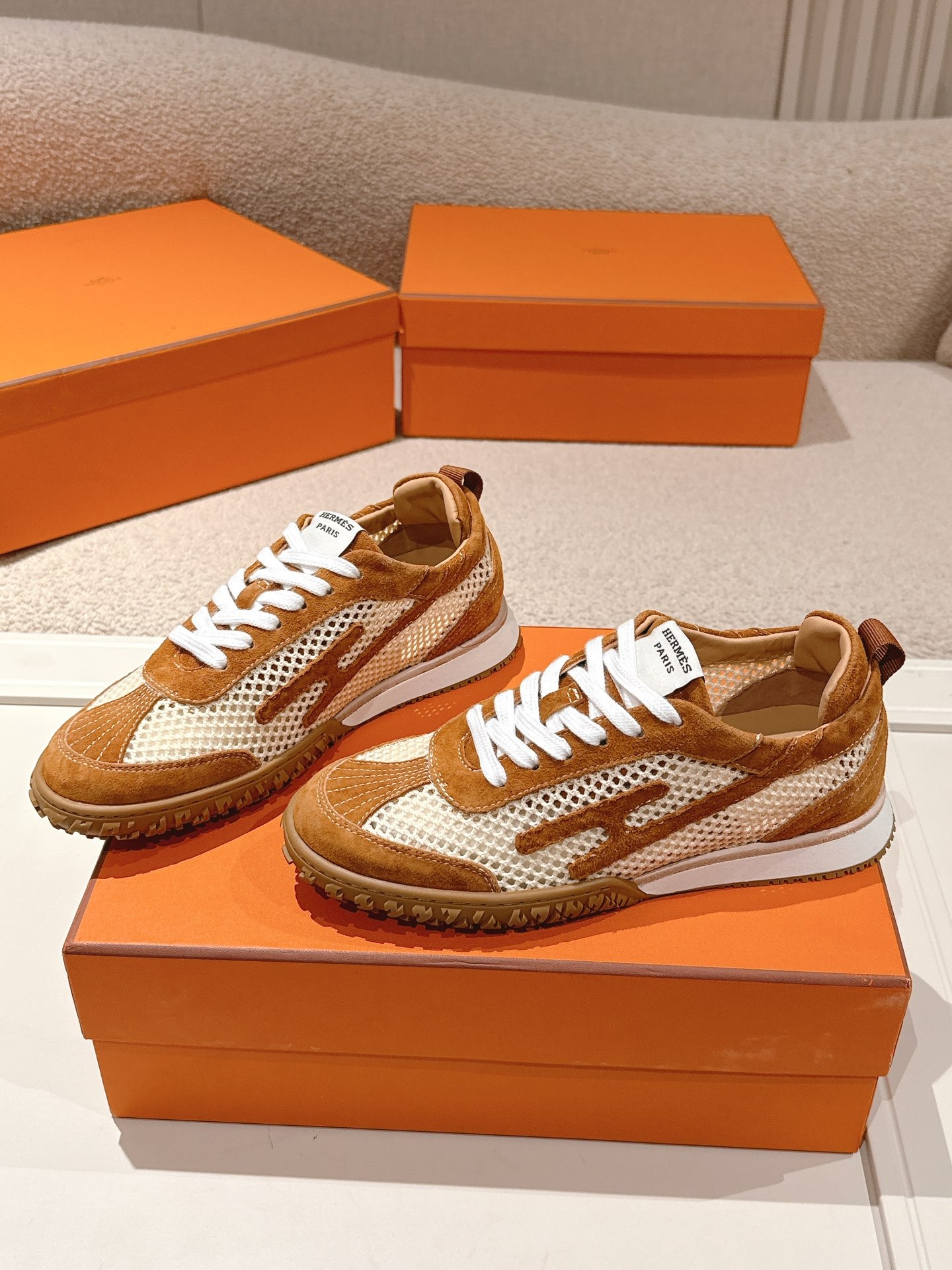 에르메스 스웨이드 스니커즈