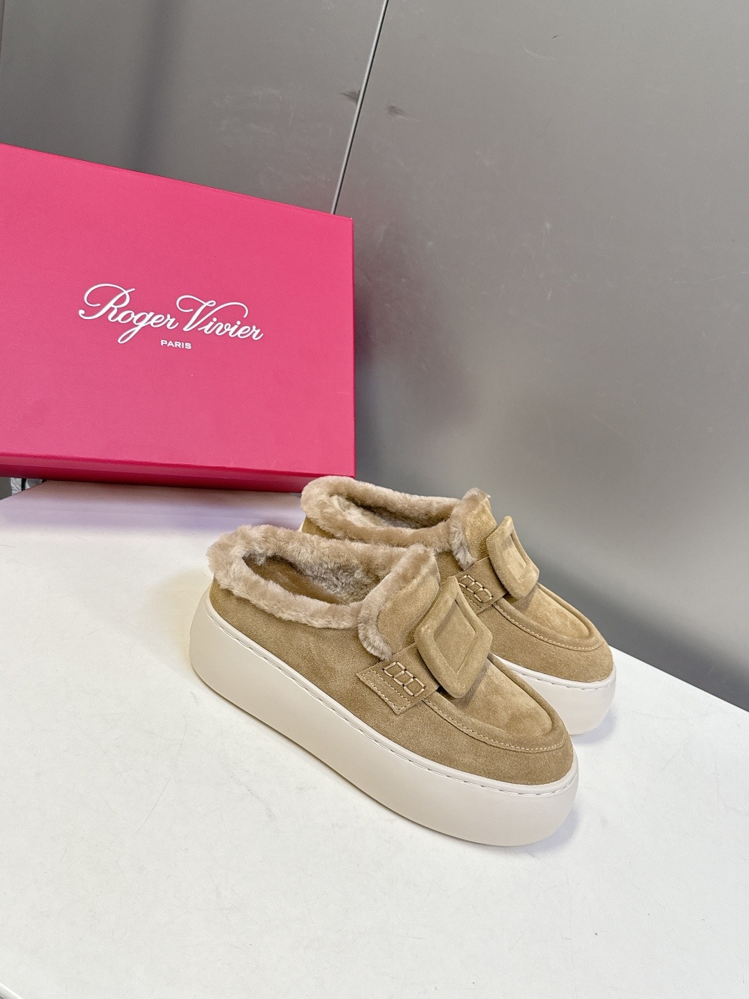 로저비비에 신상 벨크로 통굽 털부츠