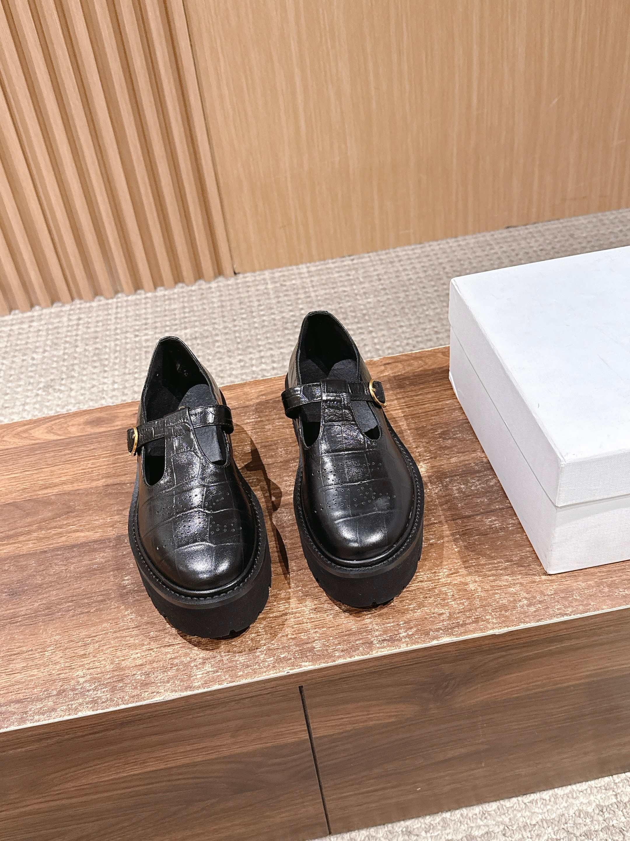 셀린느 클래식 뮬러 메리제인 로퍼