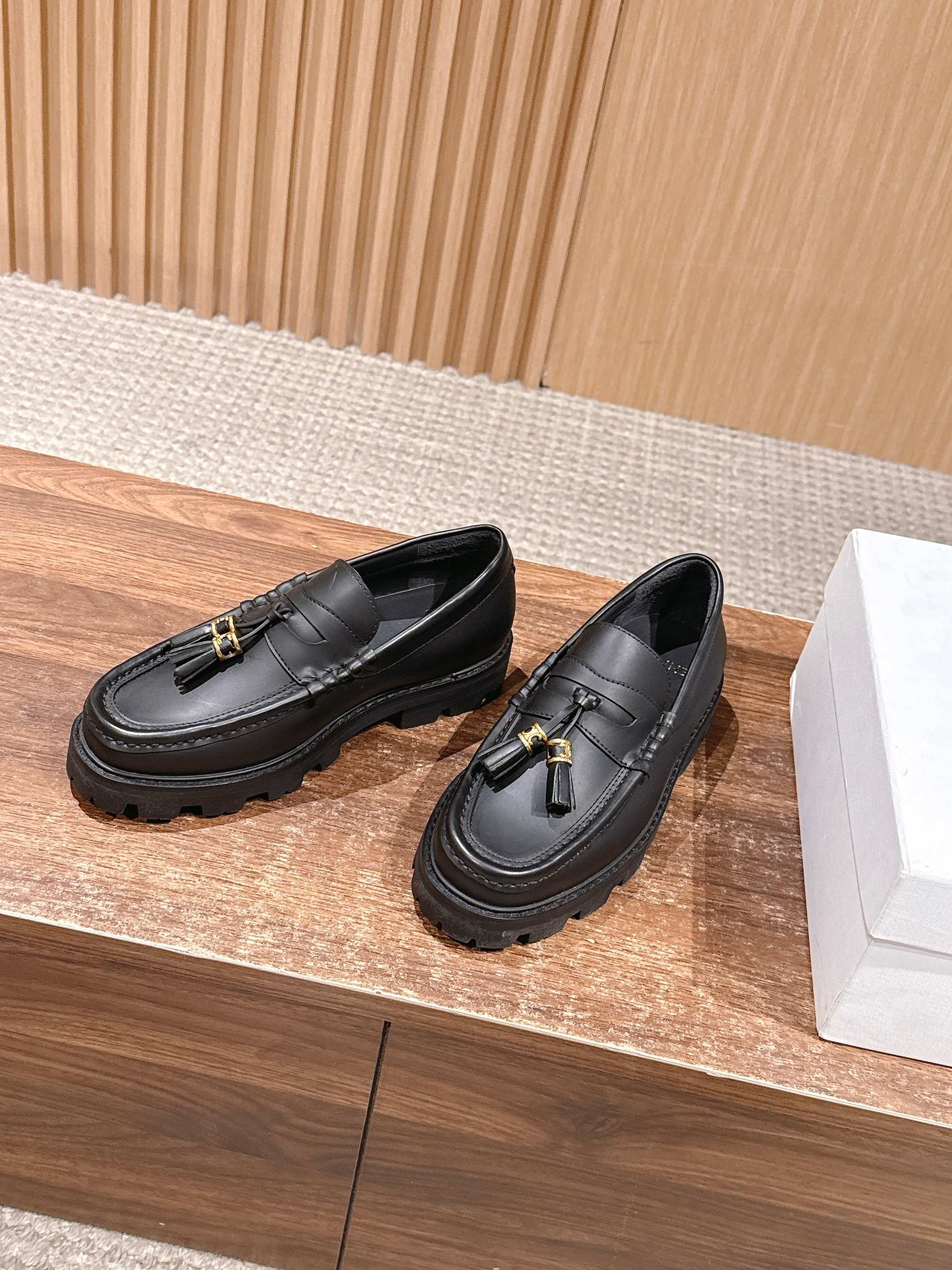 셀린느 클래식 뮬러 메리제인 로퍼