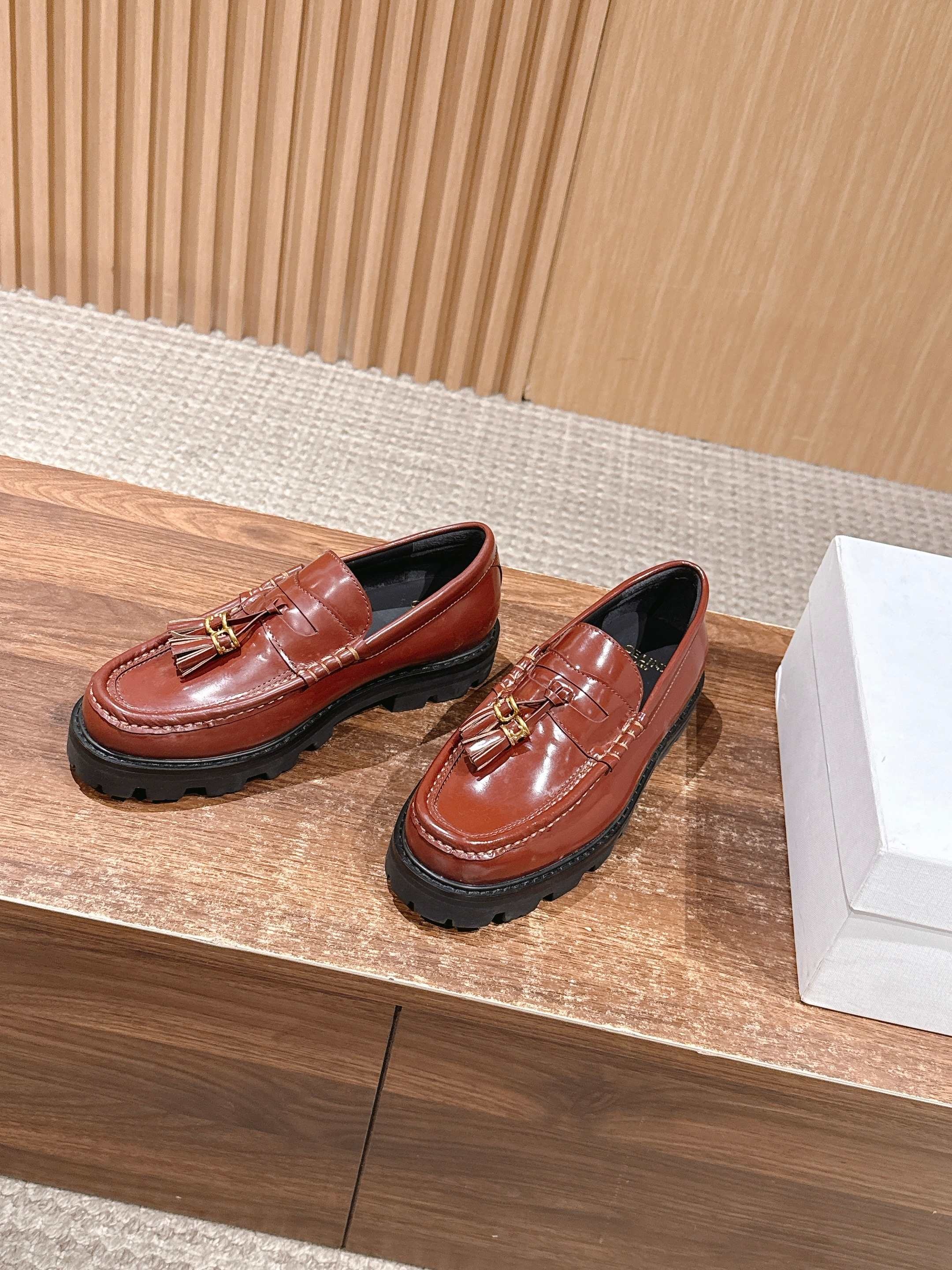 셀린느 클래식 뮬러 메리제인 로퍼