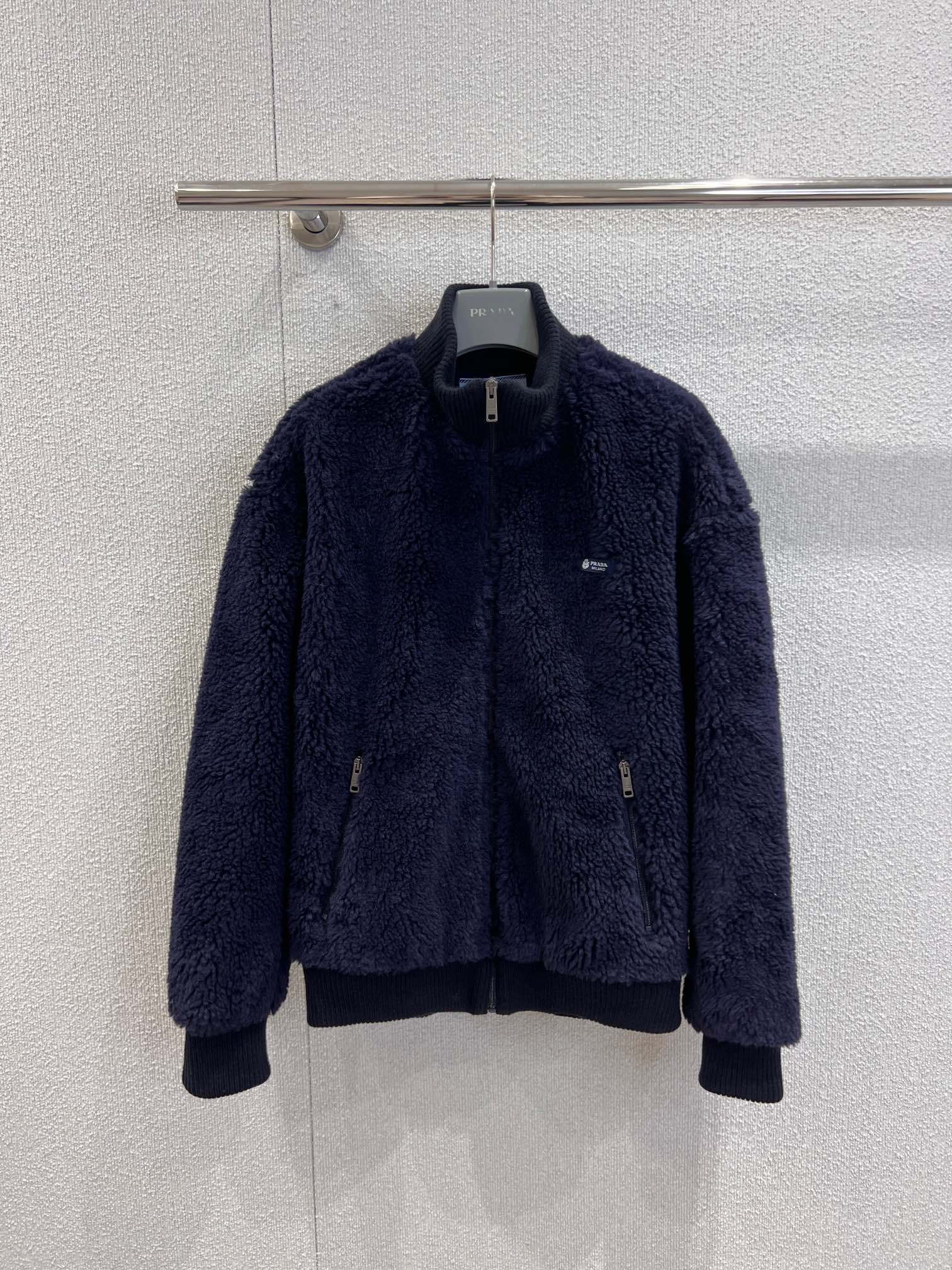 프라다 25FW 신상 하이넥 울 폴라폴리스 집업