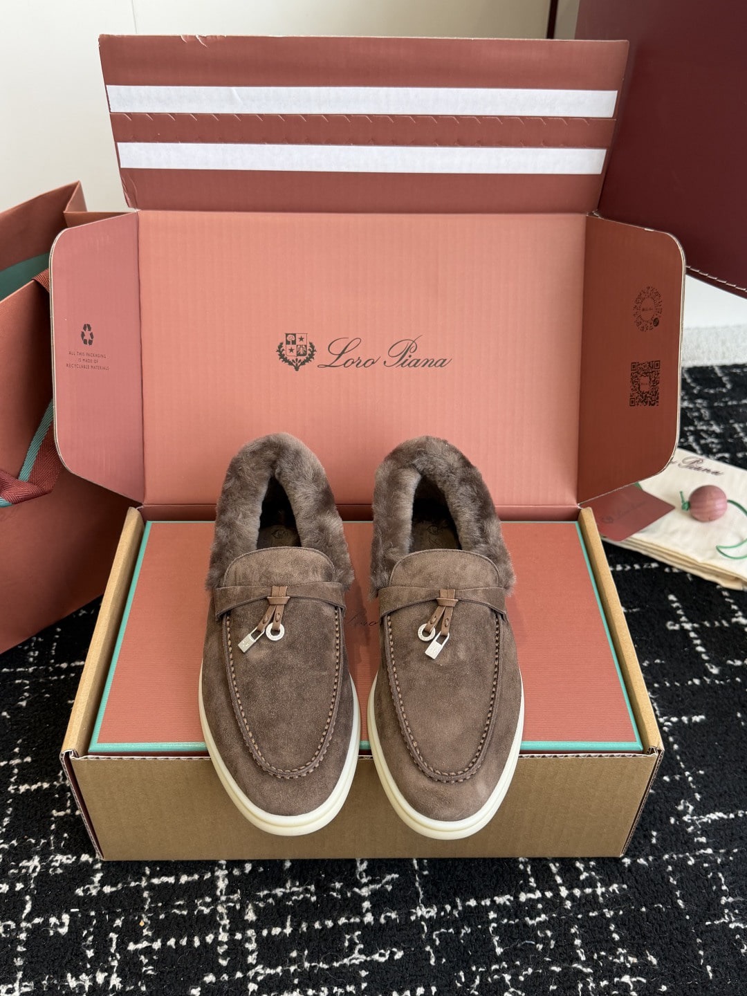 로로피아나 썸머 참스 시어링 로퍼