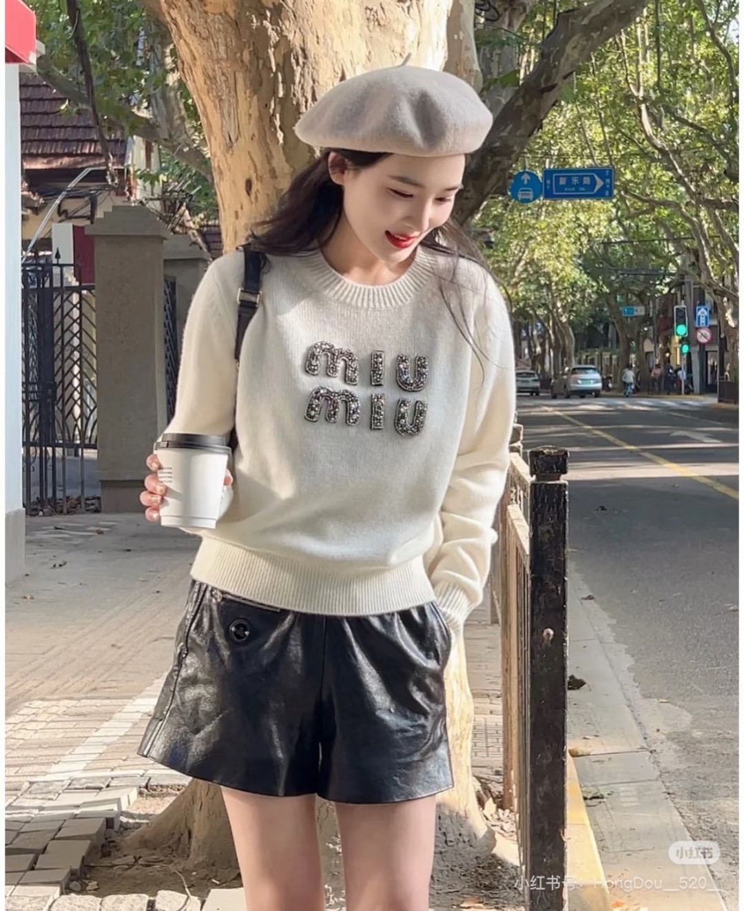 미우미우 25 신상 큐빅 풀오버 스웨터