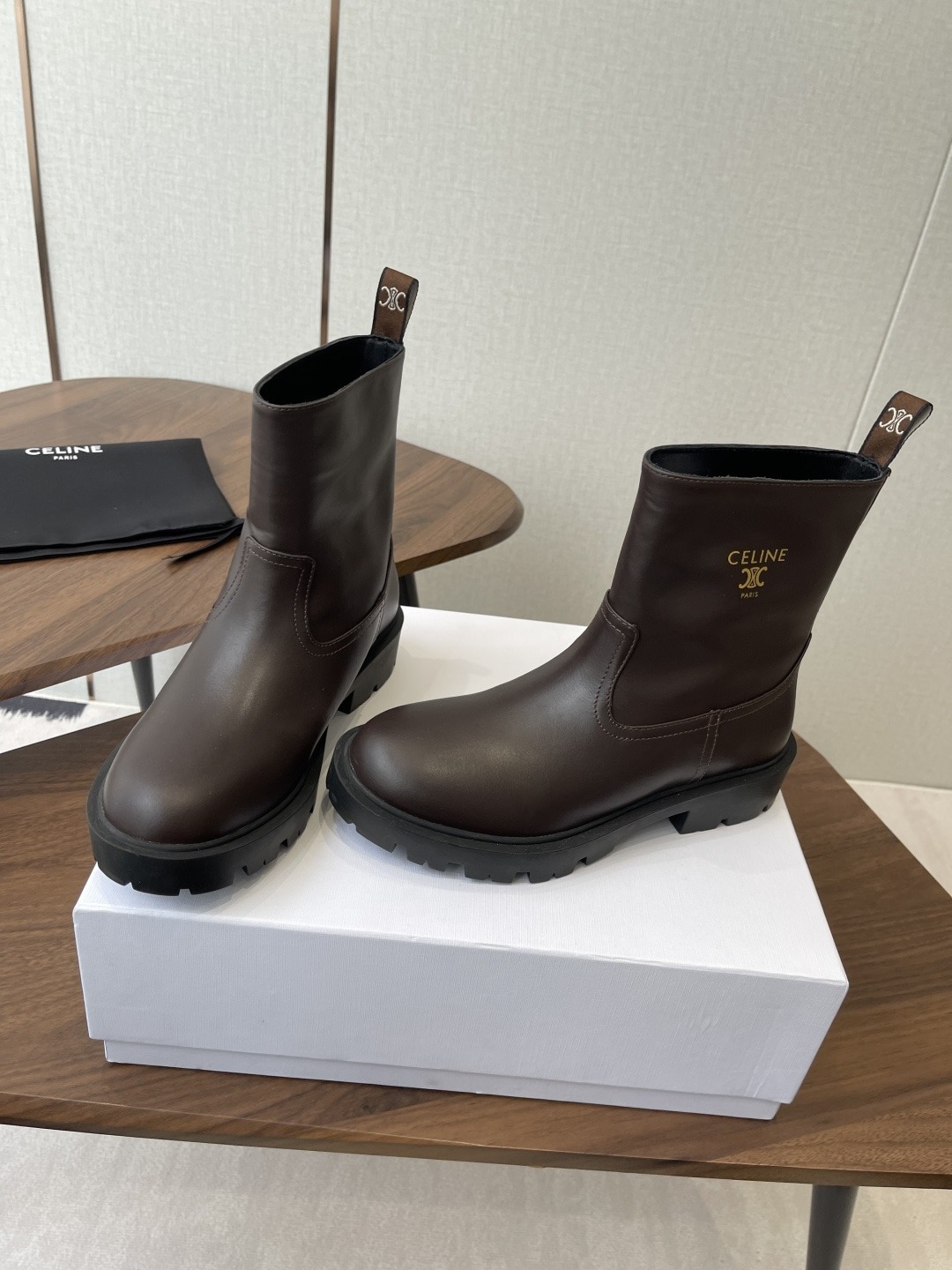 셀린느 25ss 신상 통굽 워커부츠