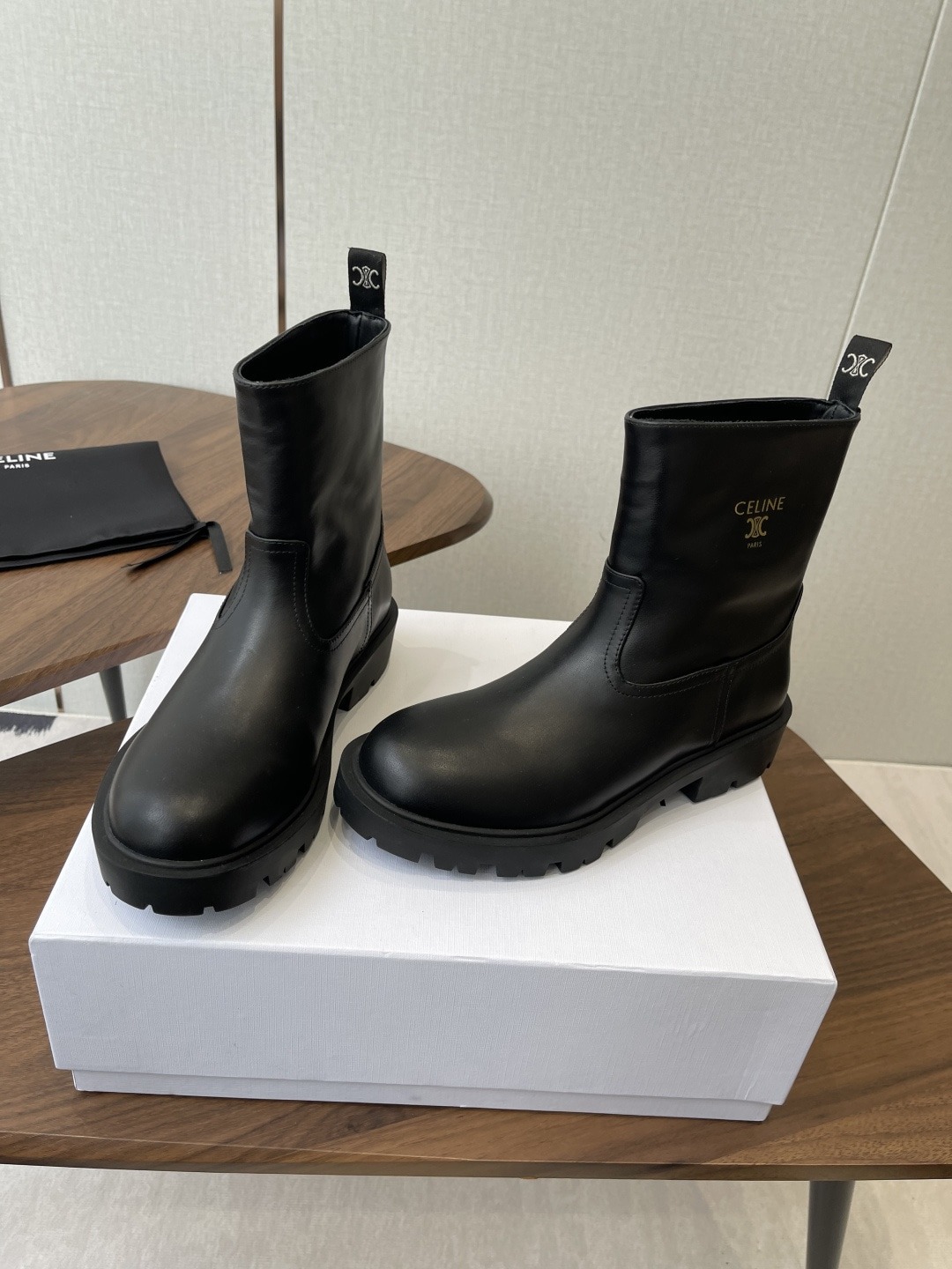 셀린느 25ss 신상 통굽 워커부츠
