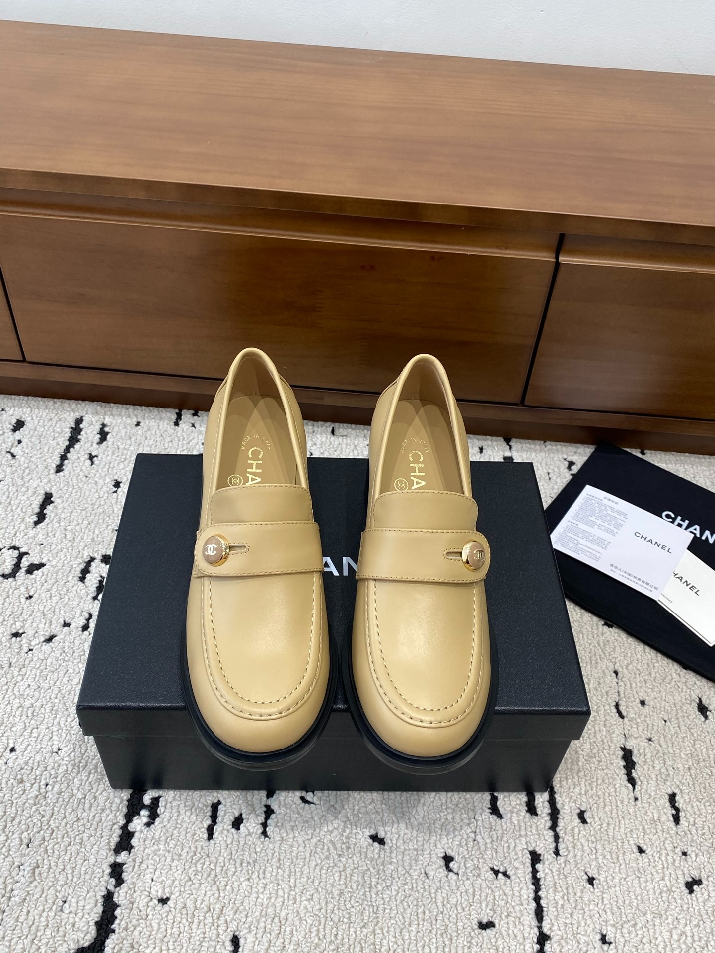 샤넬 25 신상 더블 c버클 로퍼 통굽