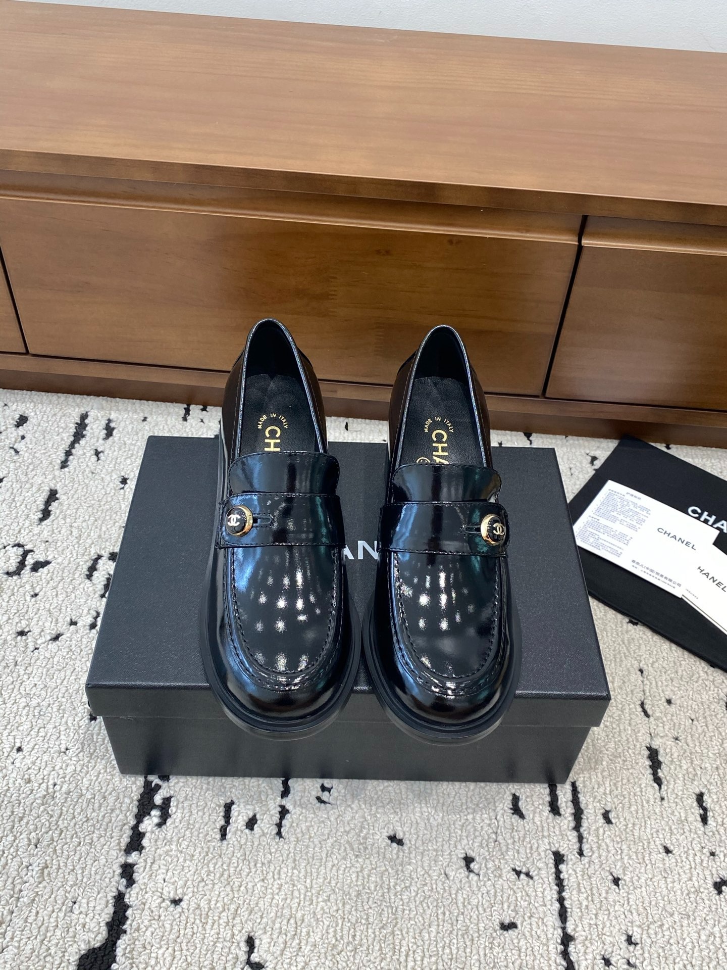 샤넬 25 신상 더블 c버클 로퍼 통굽