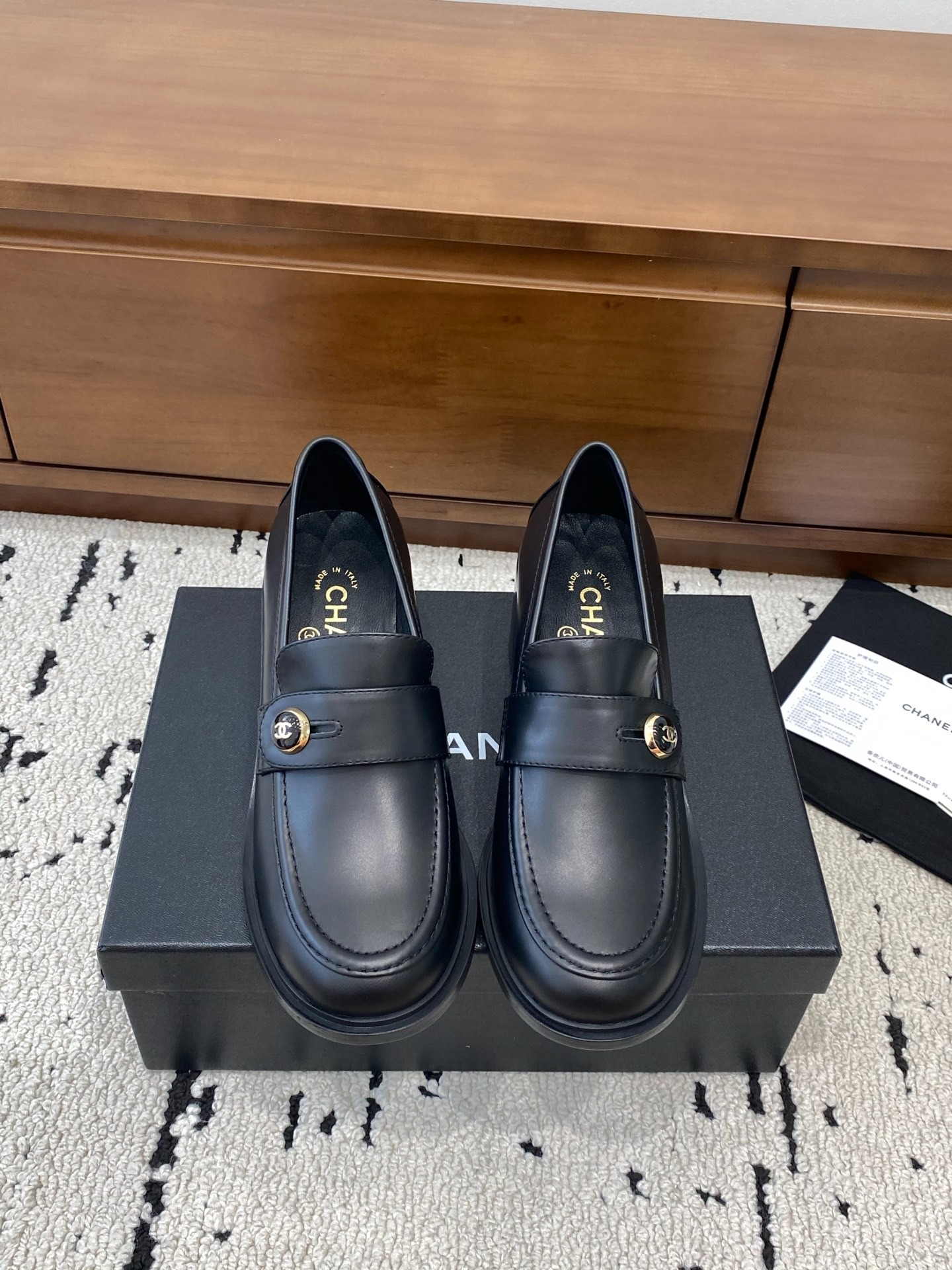 샤넬 25 신상 더블 c버클 로퍼 통굽