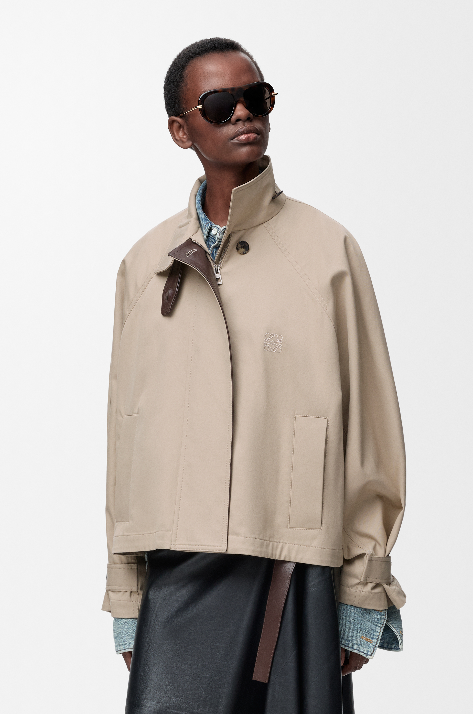 로베에 베이지 숏 자켓