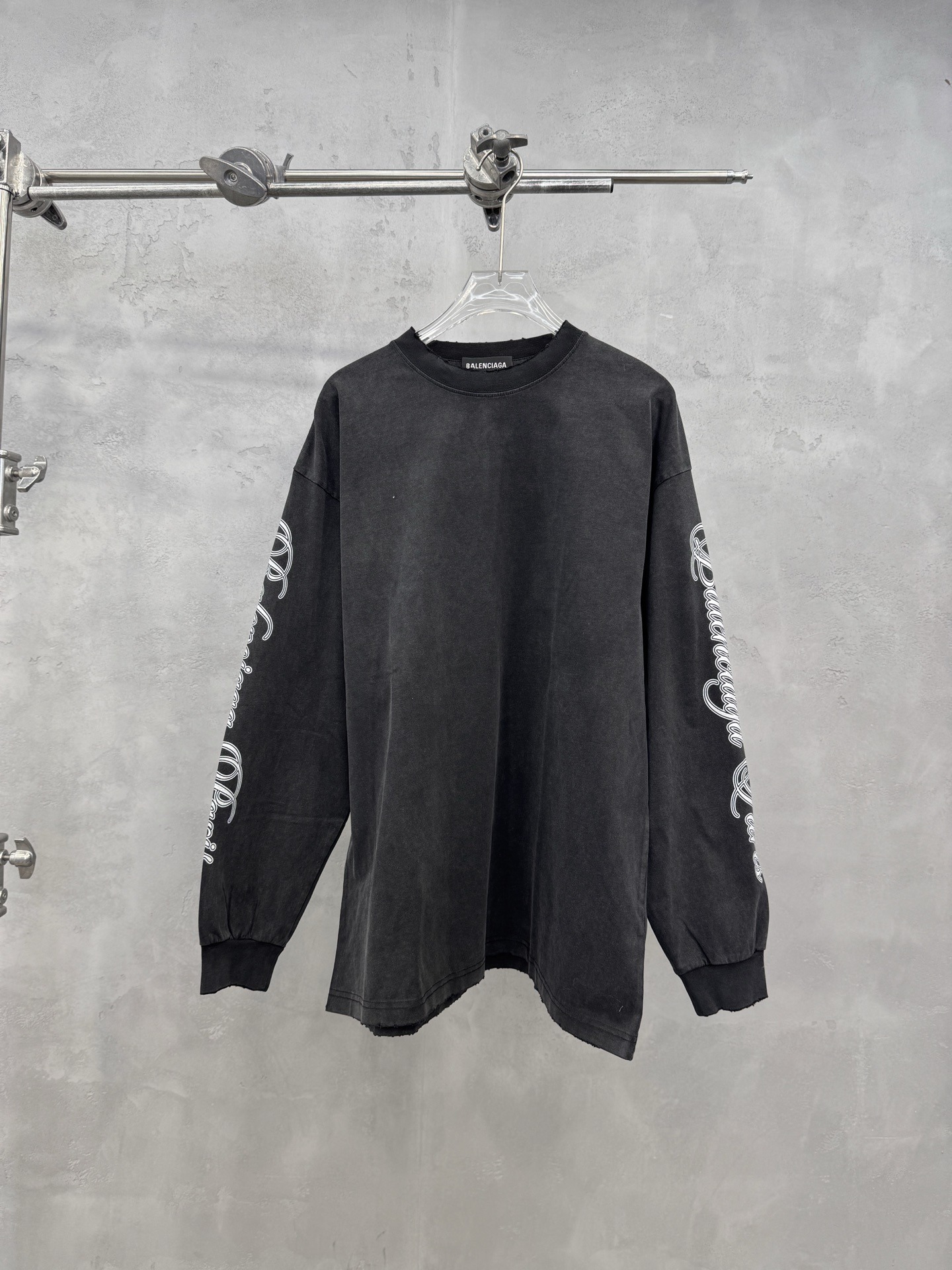 발렌시아가 신상 긴팔 티셔츠