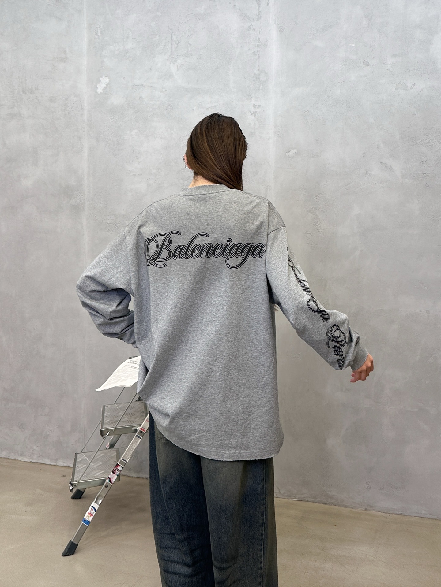 발렌시아가 신상 긴팔 티셔츠