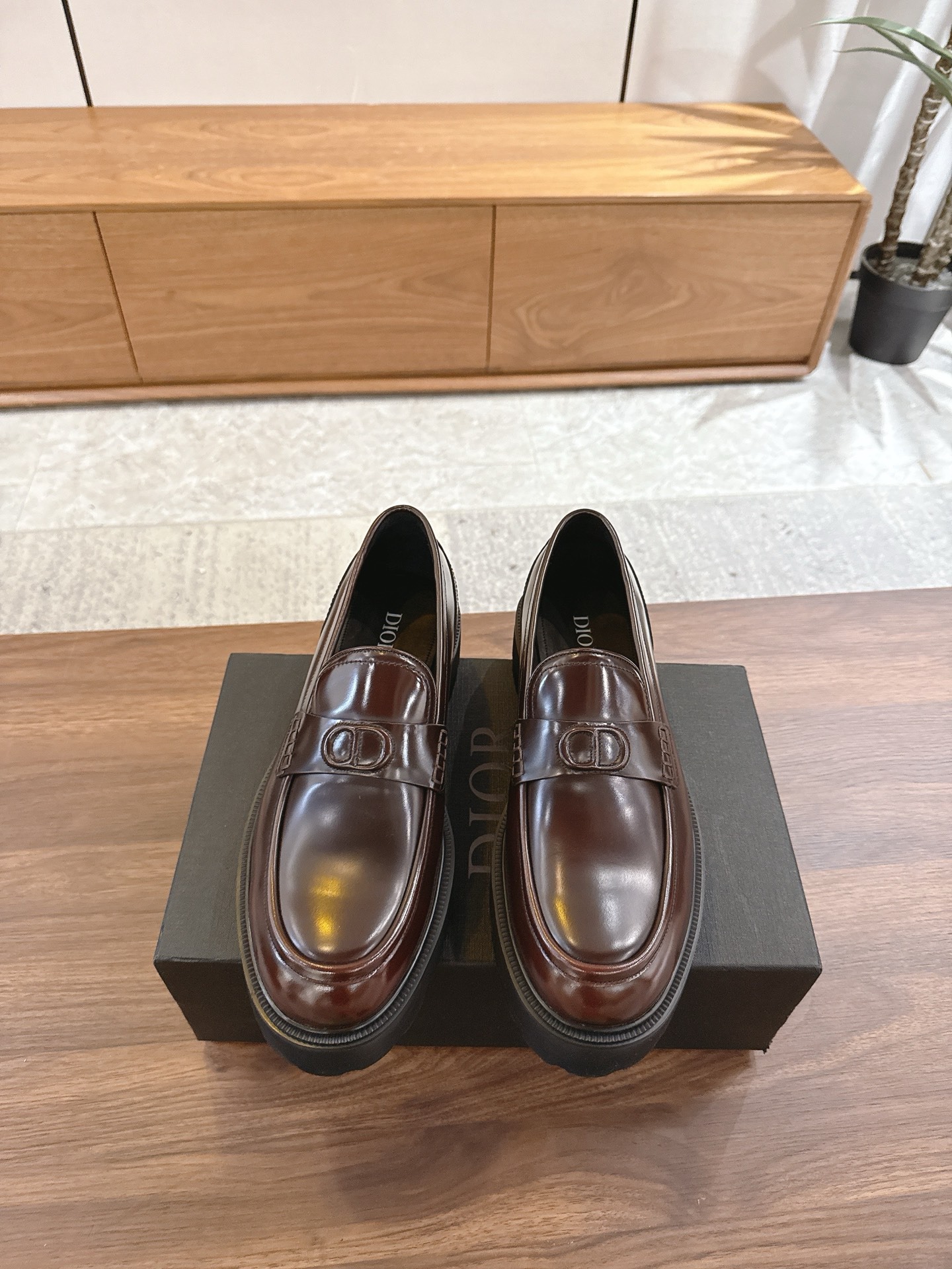 디올 남성 부티크 캐주얼 로퍼