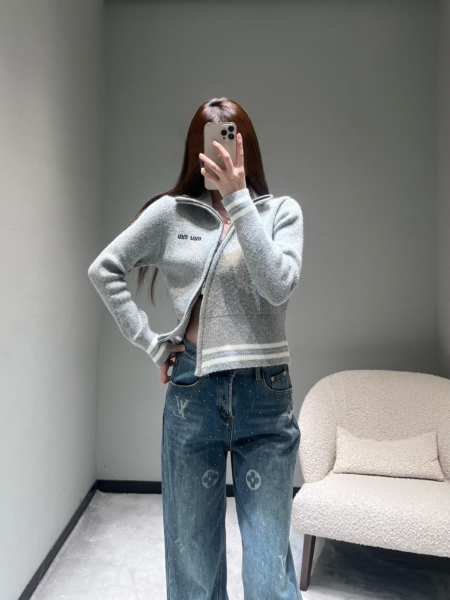 미우미우 26SS 봄 신상 사선 지퍼 가디건