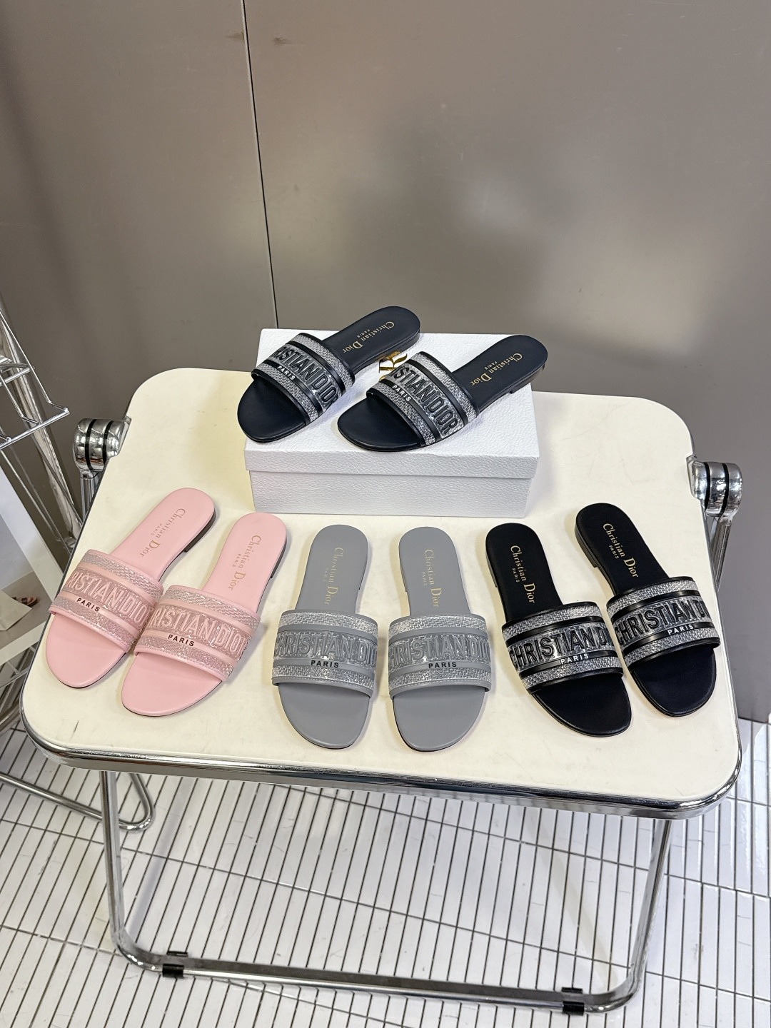 디올 26 봄여름 신상 CD 슬리퍼