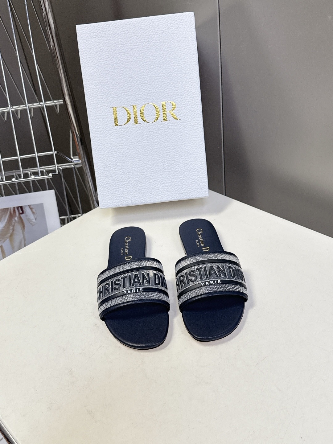 디올 26 봄여름 신상 CD 슬리퍼