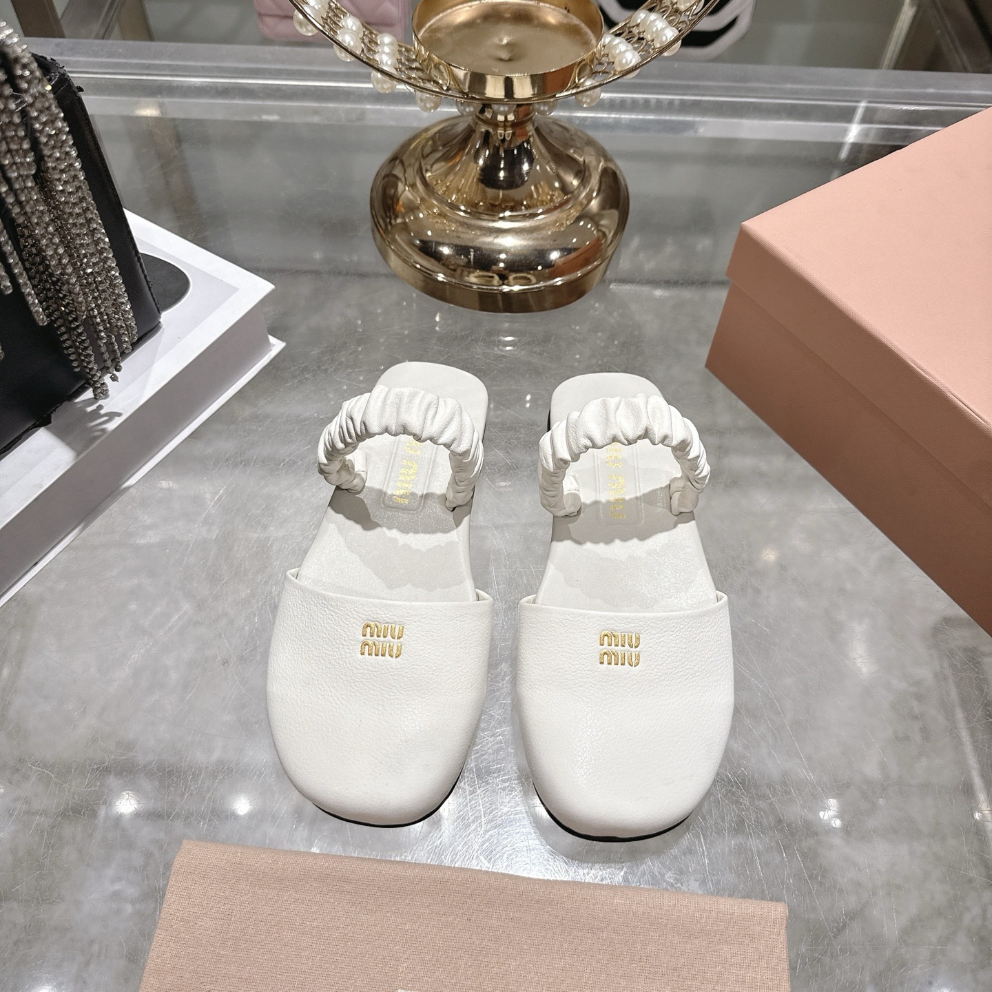 미우미우 신상 밴딩 플랫 샌들