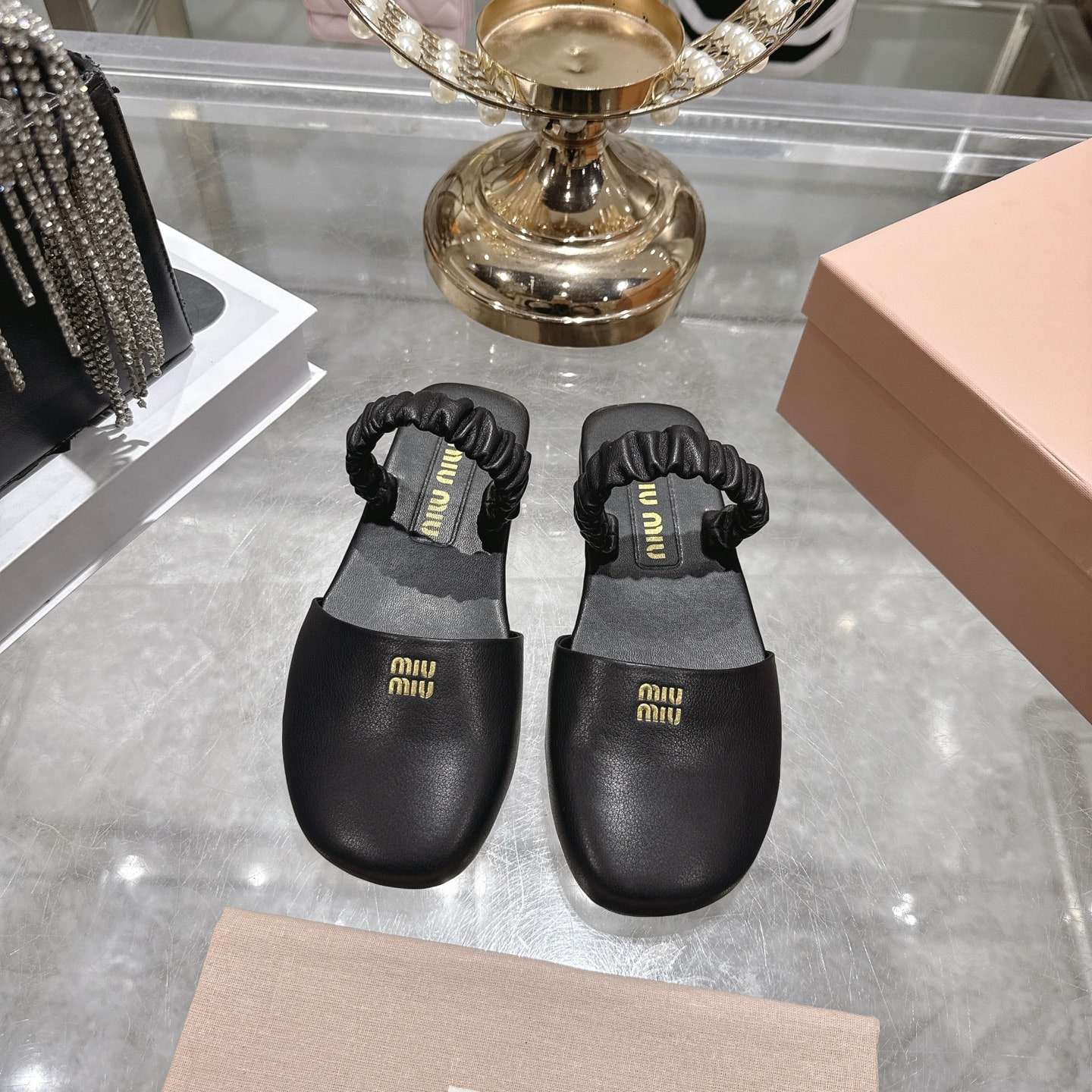 미우미우 신상 밴딩 플랫 샌들