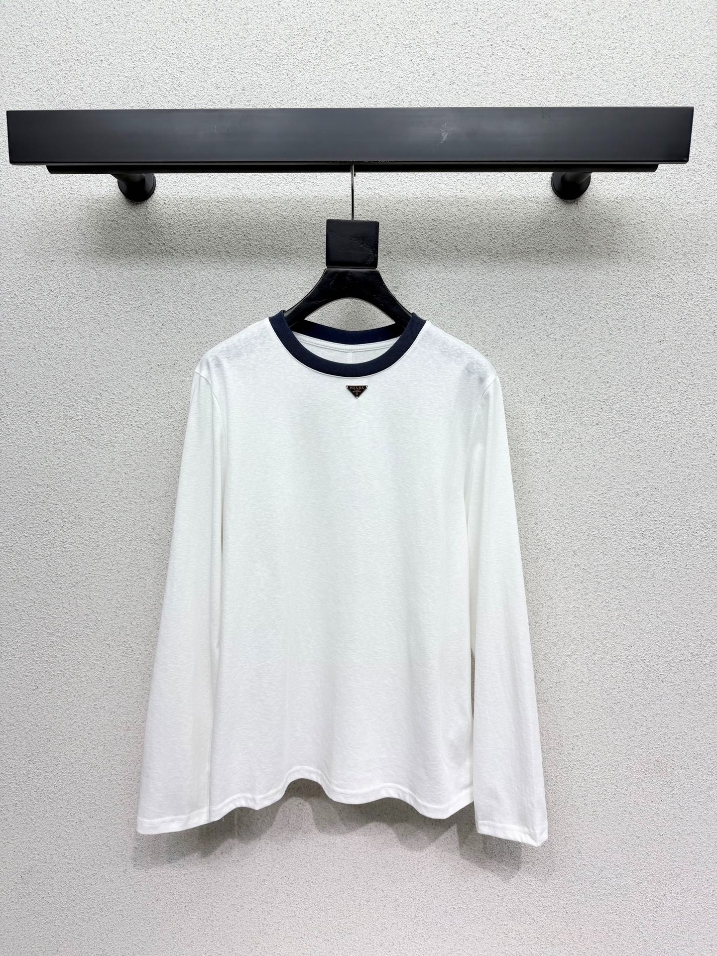 프라다 삼각로고 루즈핏 상의