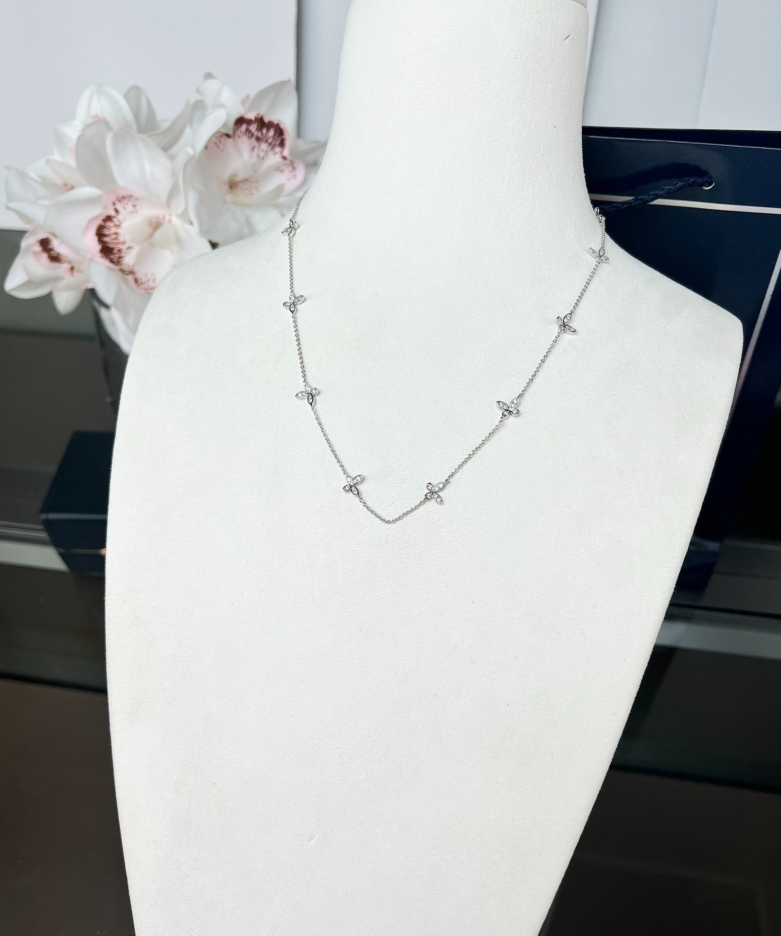 그라프 버터플라이 목걸이