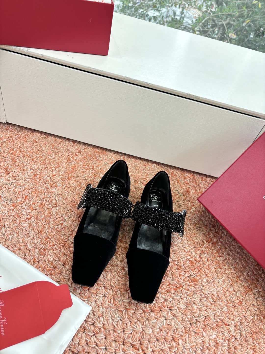 로저비비에 신상 T밴드 샌들