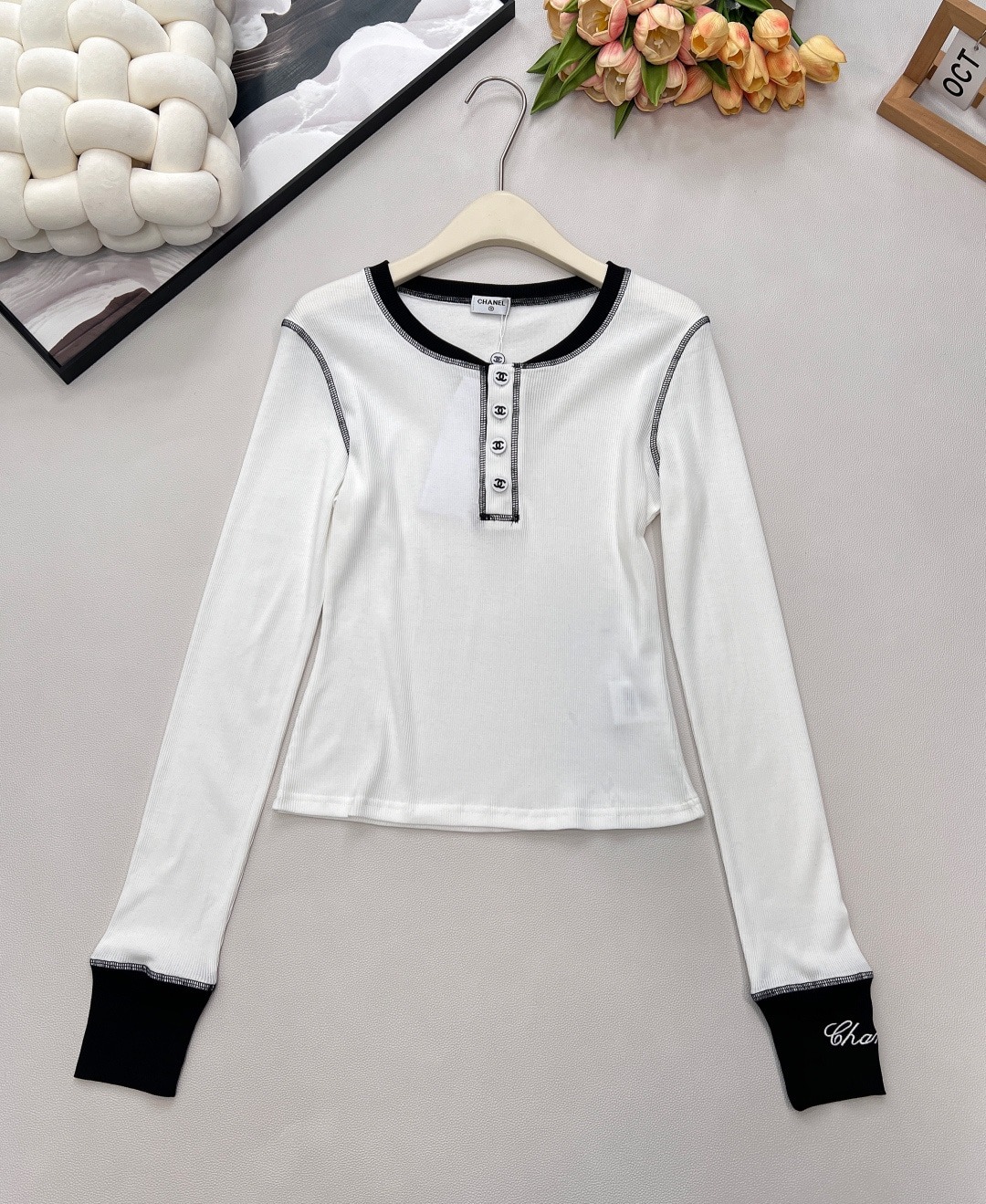 샤넬 신상 배색 긴팔
