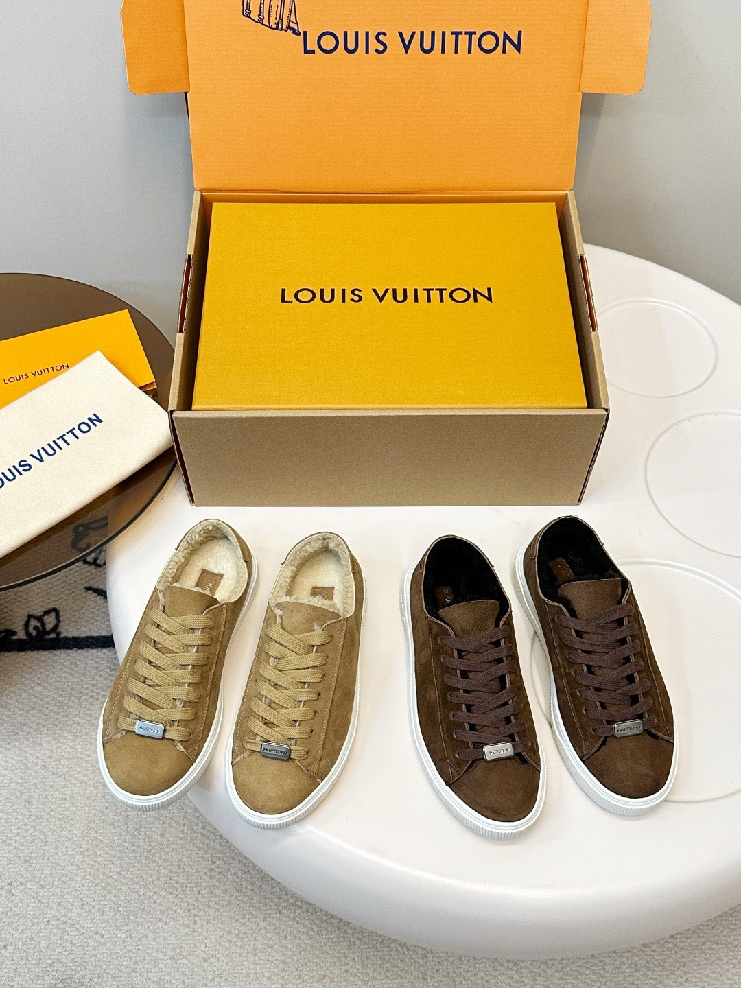 루이비통 가죽퍼 일체형 캐주얼화