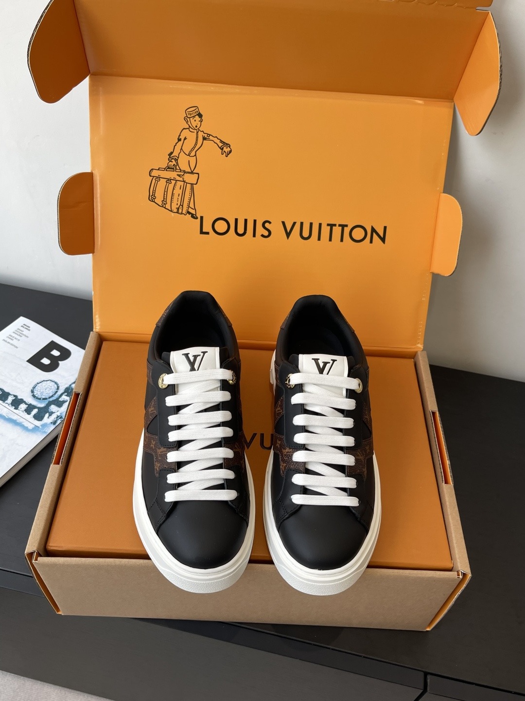 루이비통 캐주얼 스니커즈
