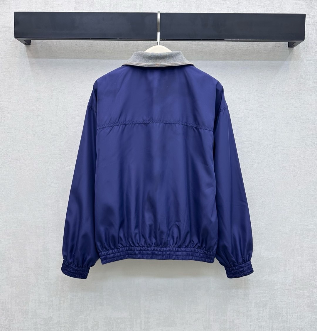 미우미우 26 신상 상판 와펜 집업 점퍼