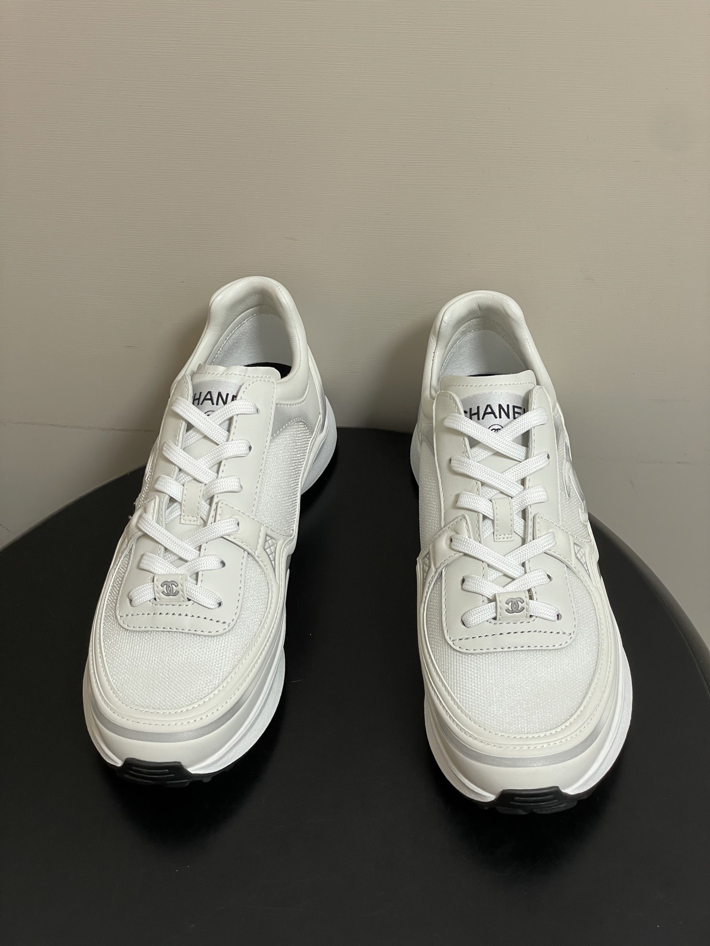 샤넬 26C 에어메쉬 통굽 스니커즈