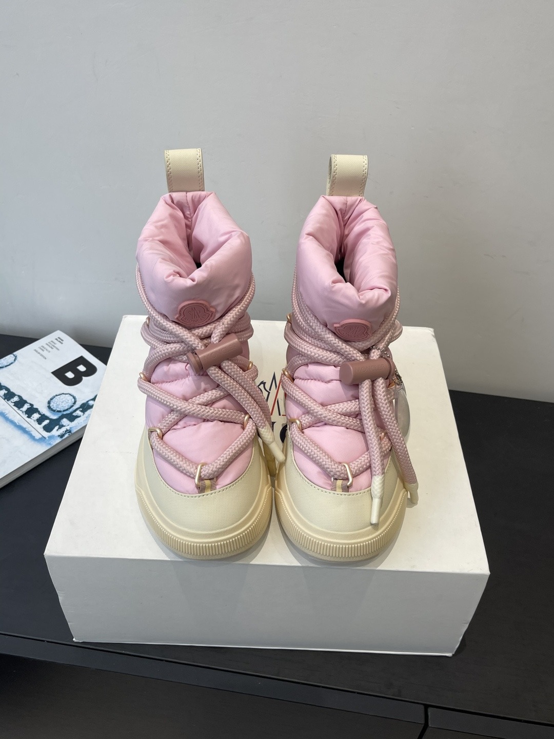 몽클레어 25ss 신상 통굽 워커 부츠