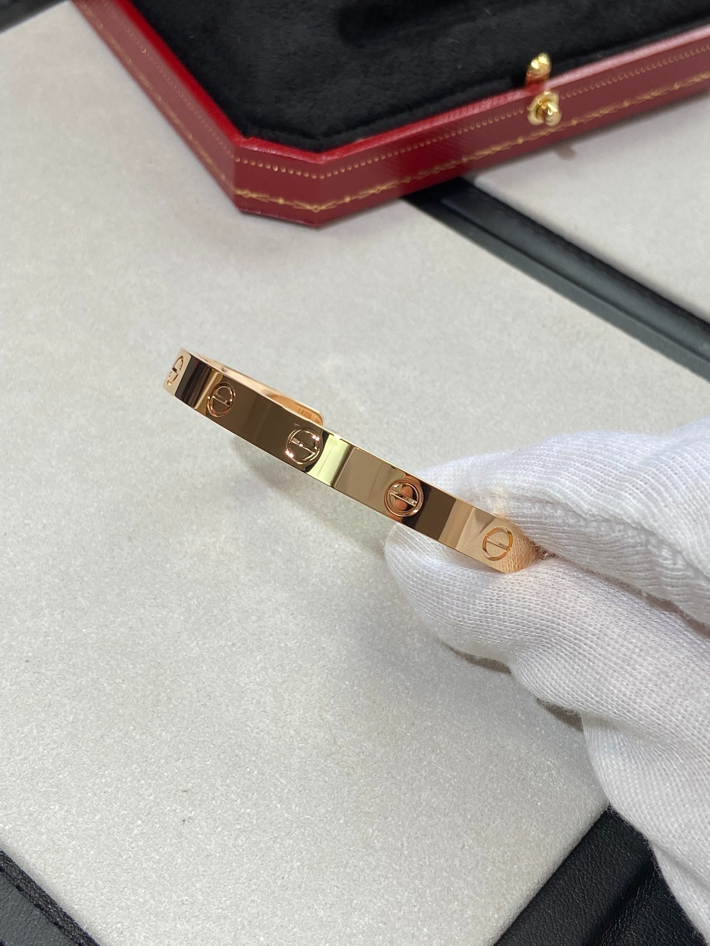 까르띠에 러브 반달 뱅글