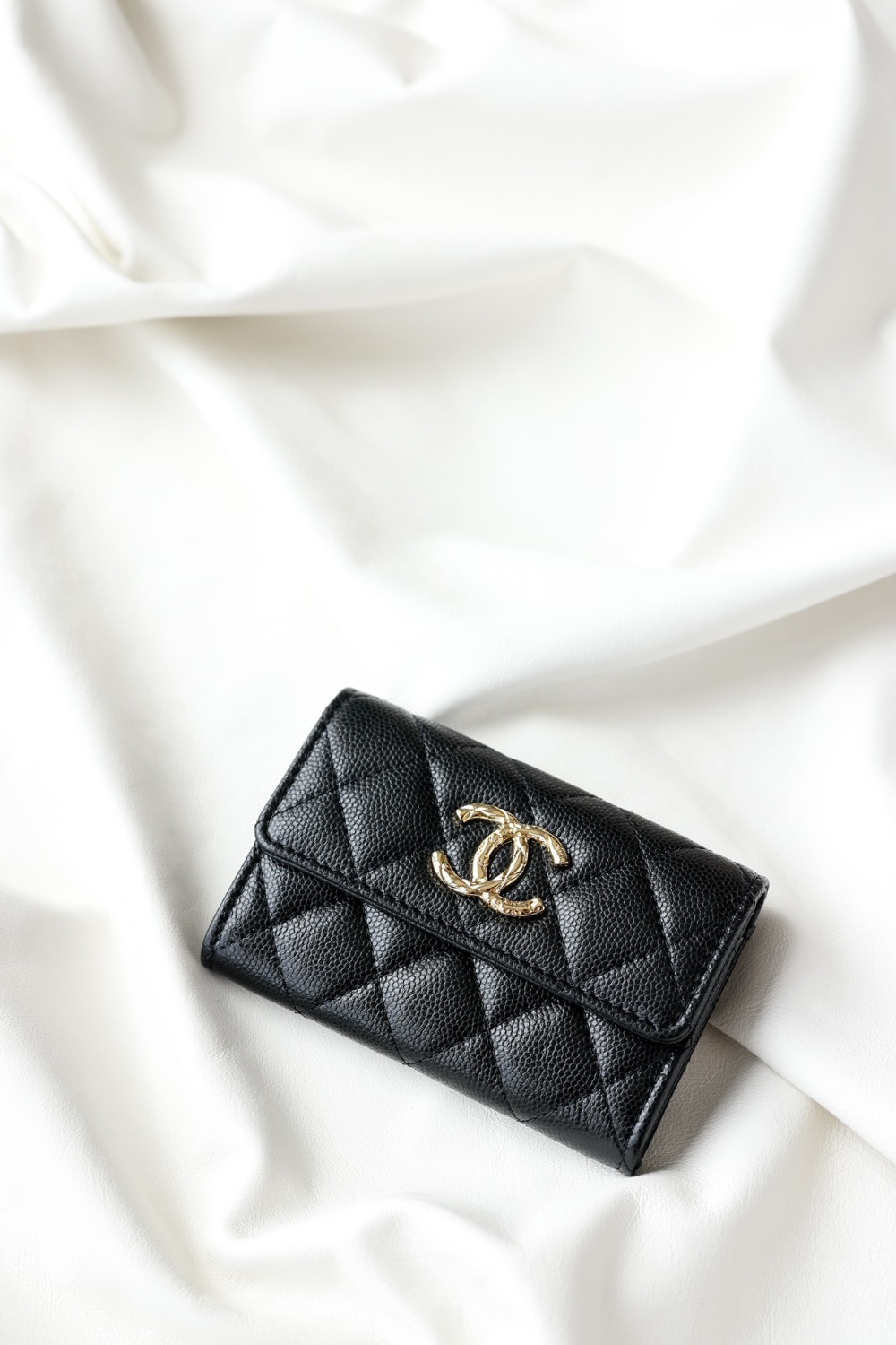 샤넬 24A 공방 컬렉션 CC 로고 캐비어 카드지갑 AP4089