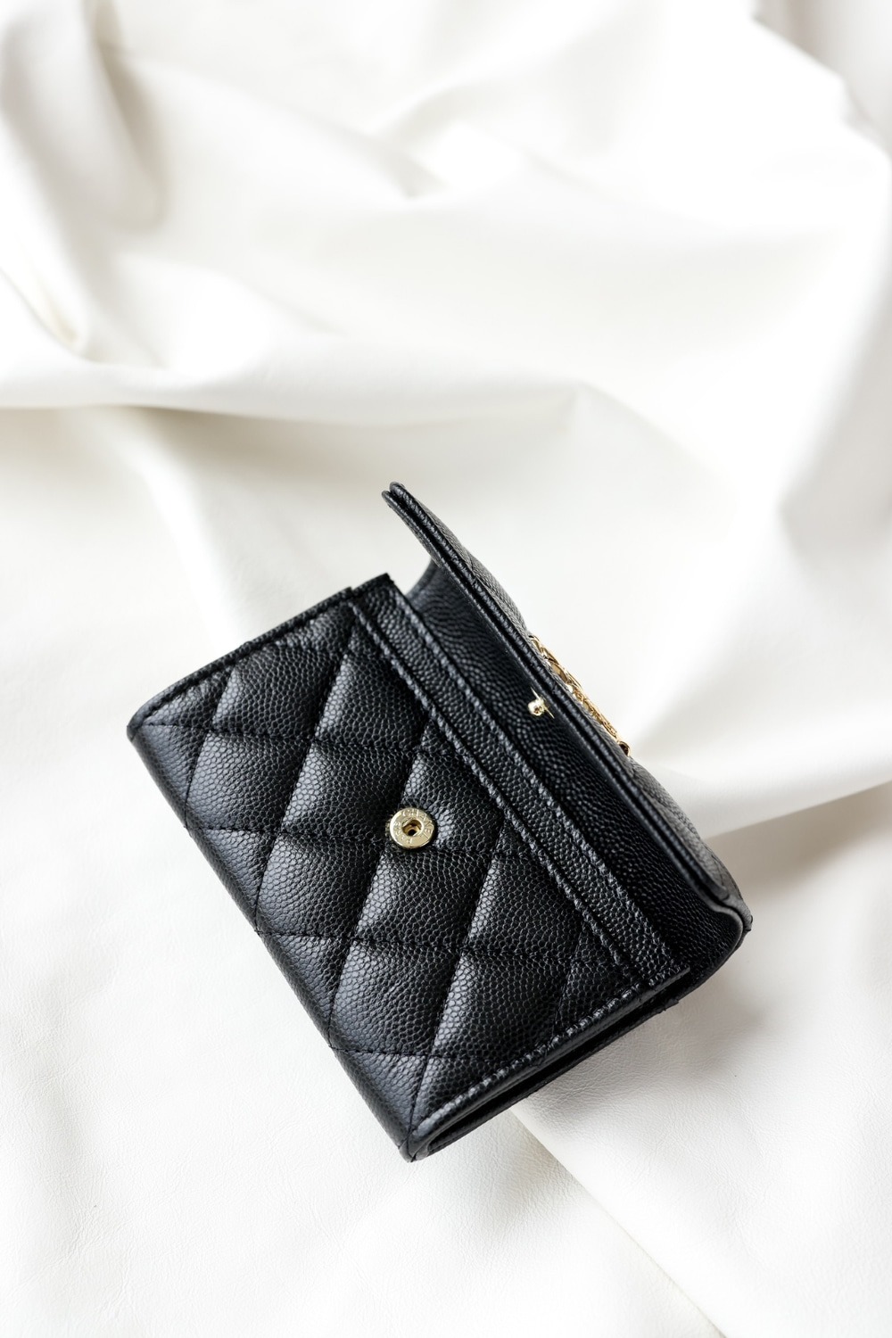 샤넬 24A 공방 컬렉션 CC 로고 캐비어 카드지갑 AP4089