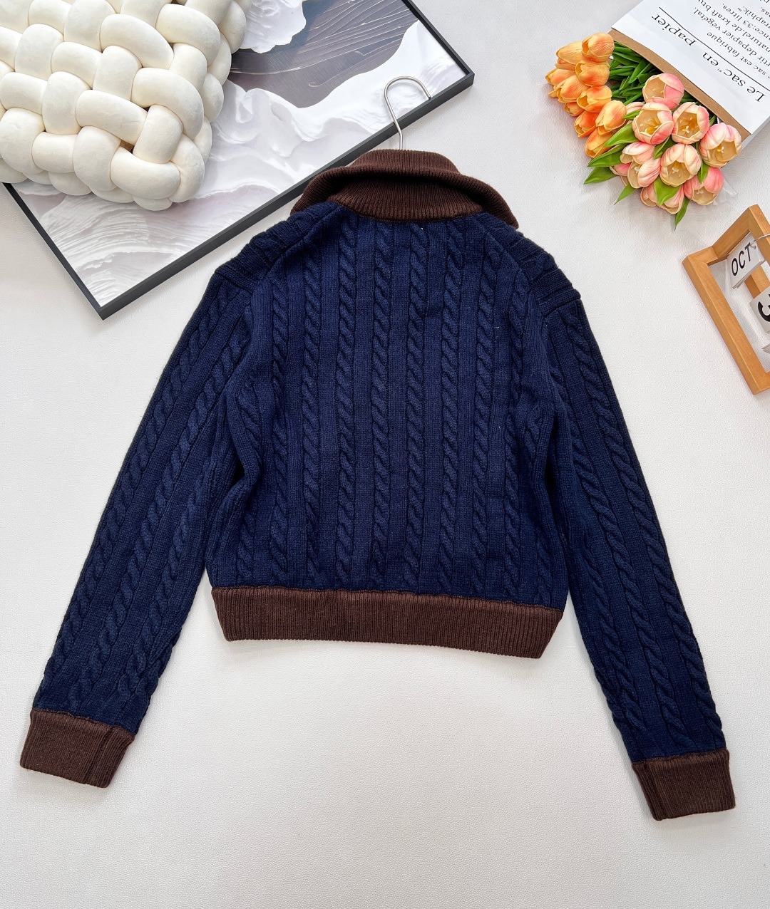 미우미우 뉴 야구 꽈배기 니트 코트