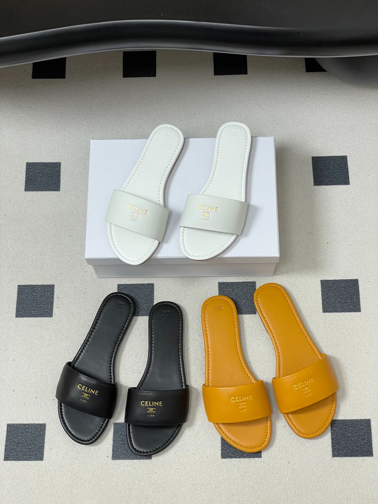 셀린느 신상 클래식 플랫 슬리퍼