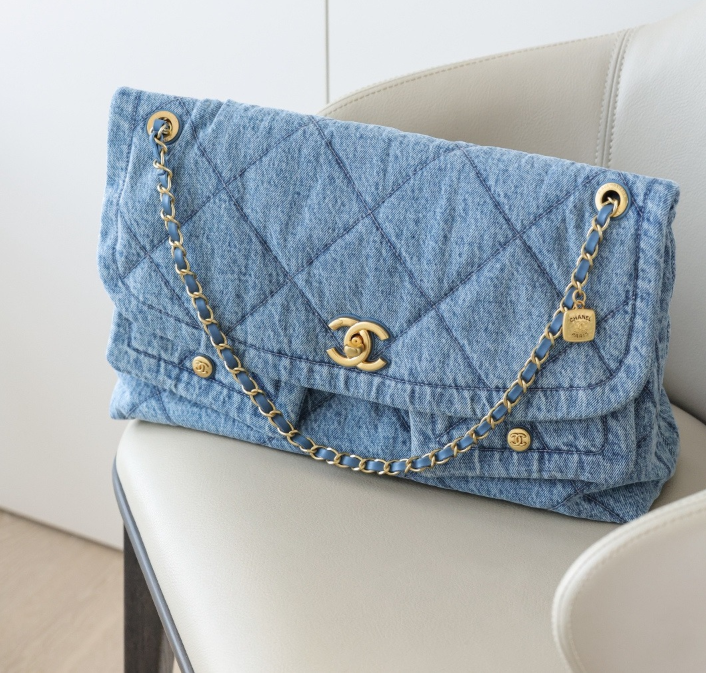 샤넬 2025 워시드 데님 체인 맥시 플랩백