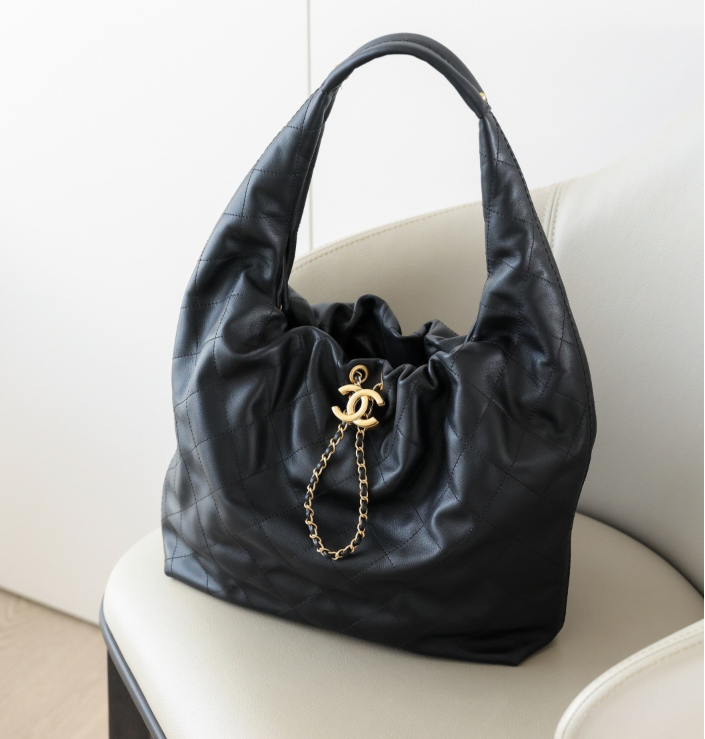 샤넬 2026 cc 체인 드로스트링 맥시 호보백