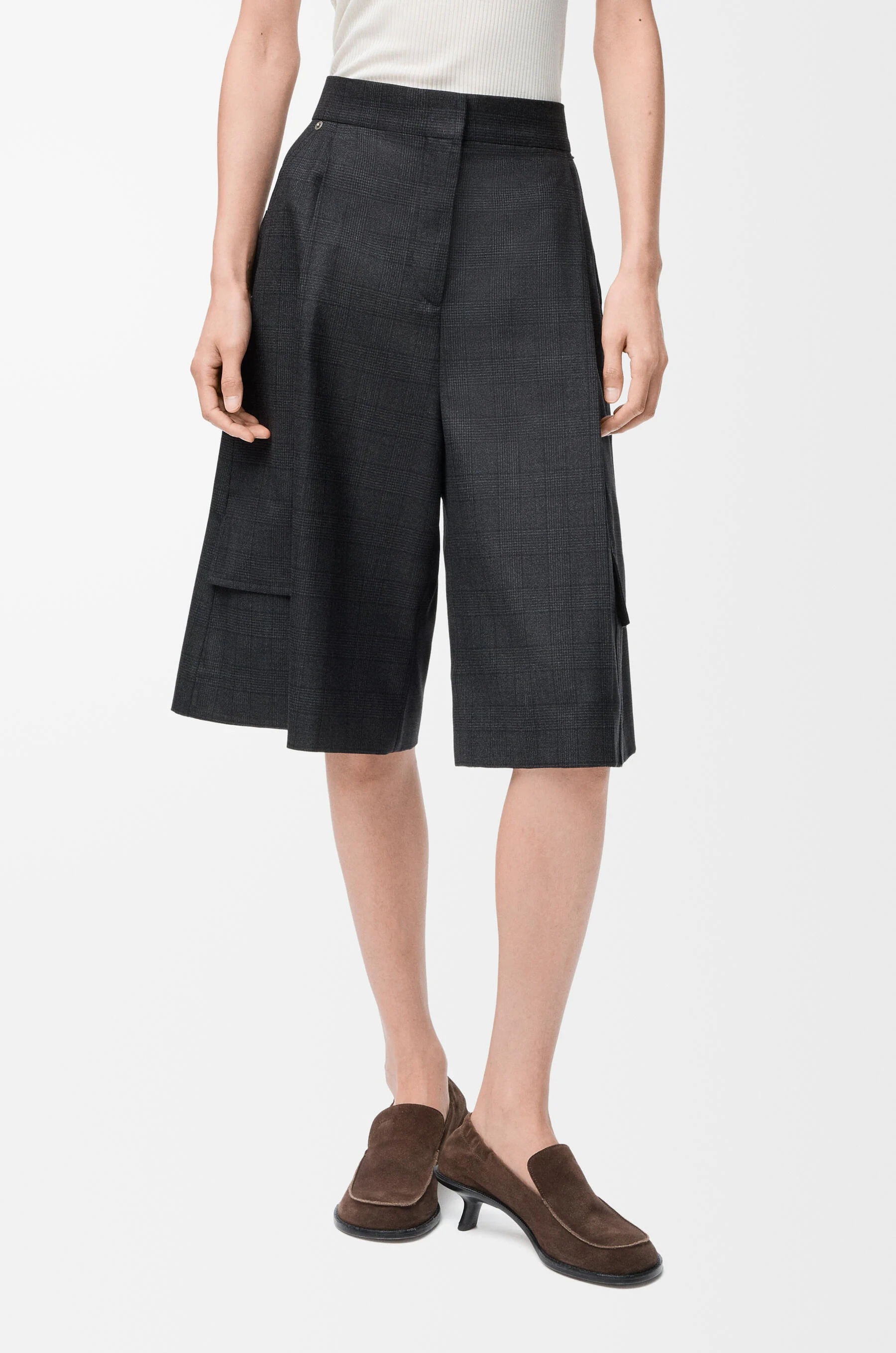 로에베 울 카고 쇼츠